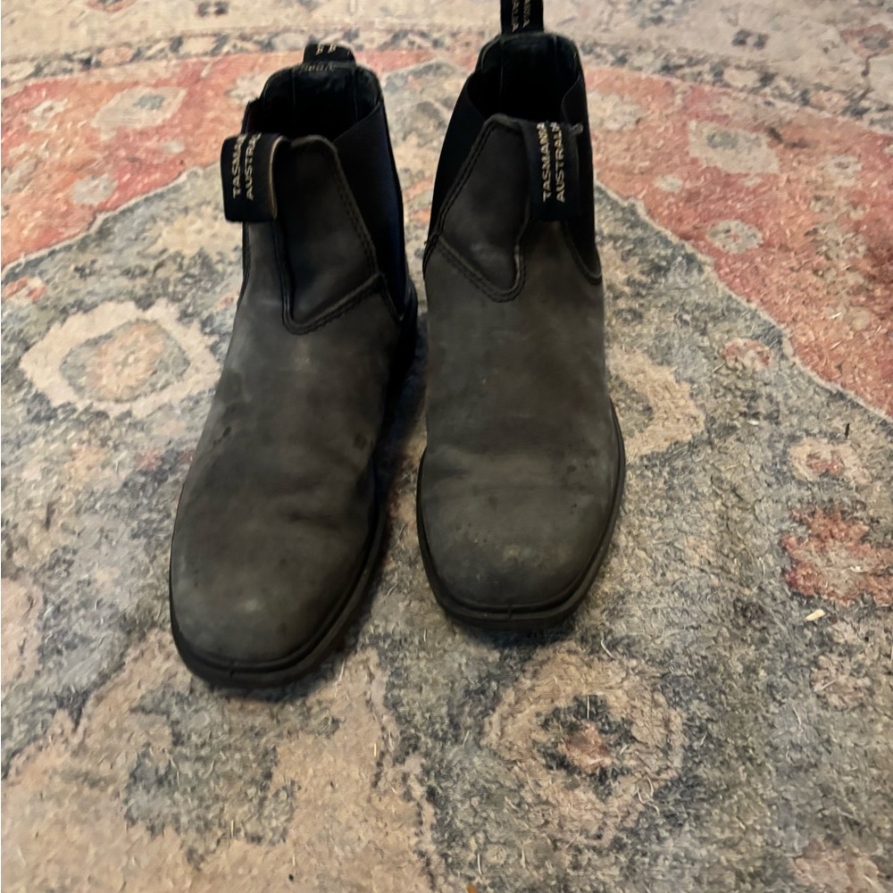 Blundstone black boots